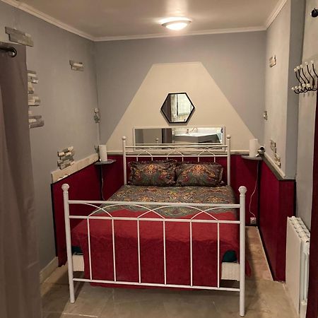Tres Bel Appartement Cosy Et Chaleureux A Nîmes Exteriér fotografie
