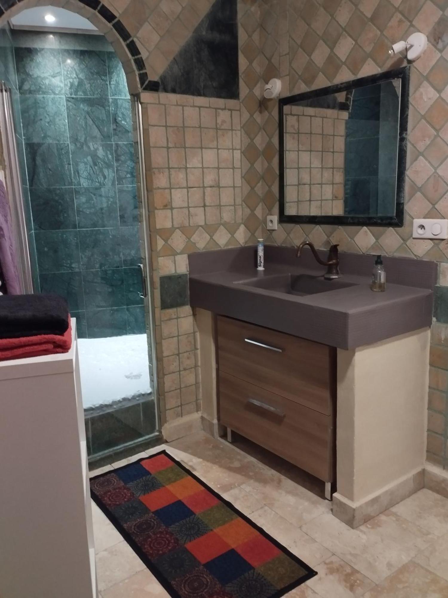 Tres Bel Appartement Cosy Et Chaleureux A Nîmes Exteriér fotografie