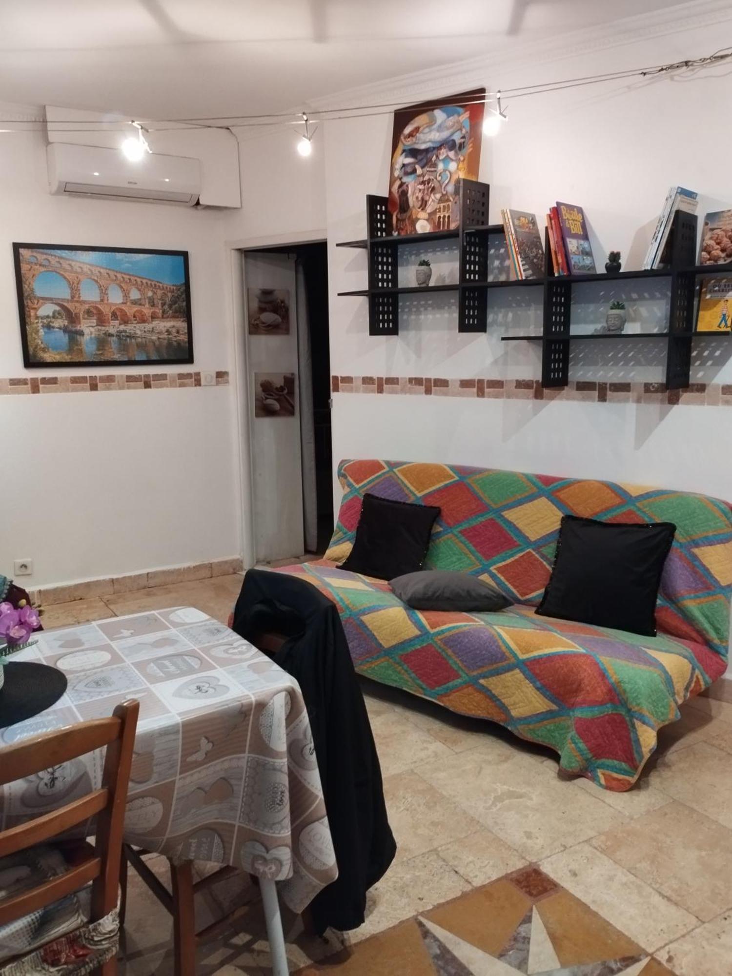 Tres Bel Appartement Cosy Et Chaleureux A Nîmes Exteriér fotografie