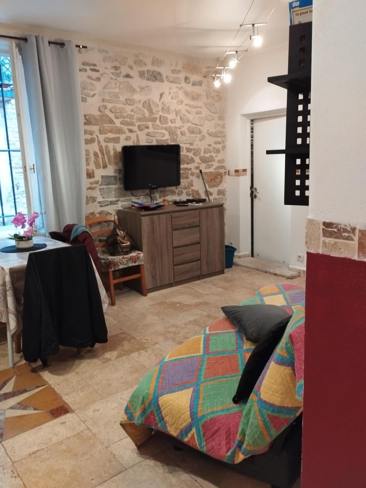 Tres Bel Appartement Cosy Et Chaleureux A Nîmes Exteriér fotografie