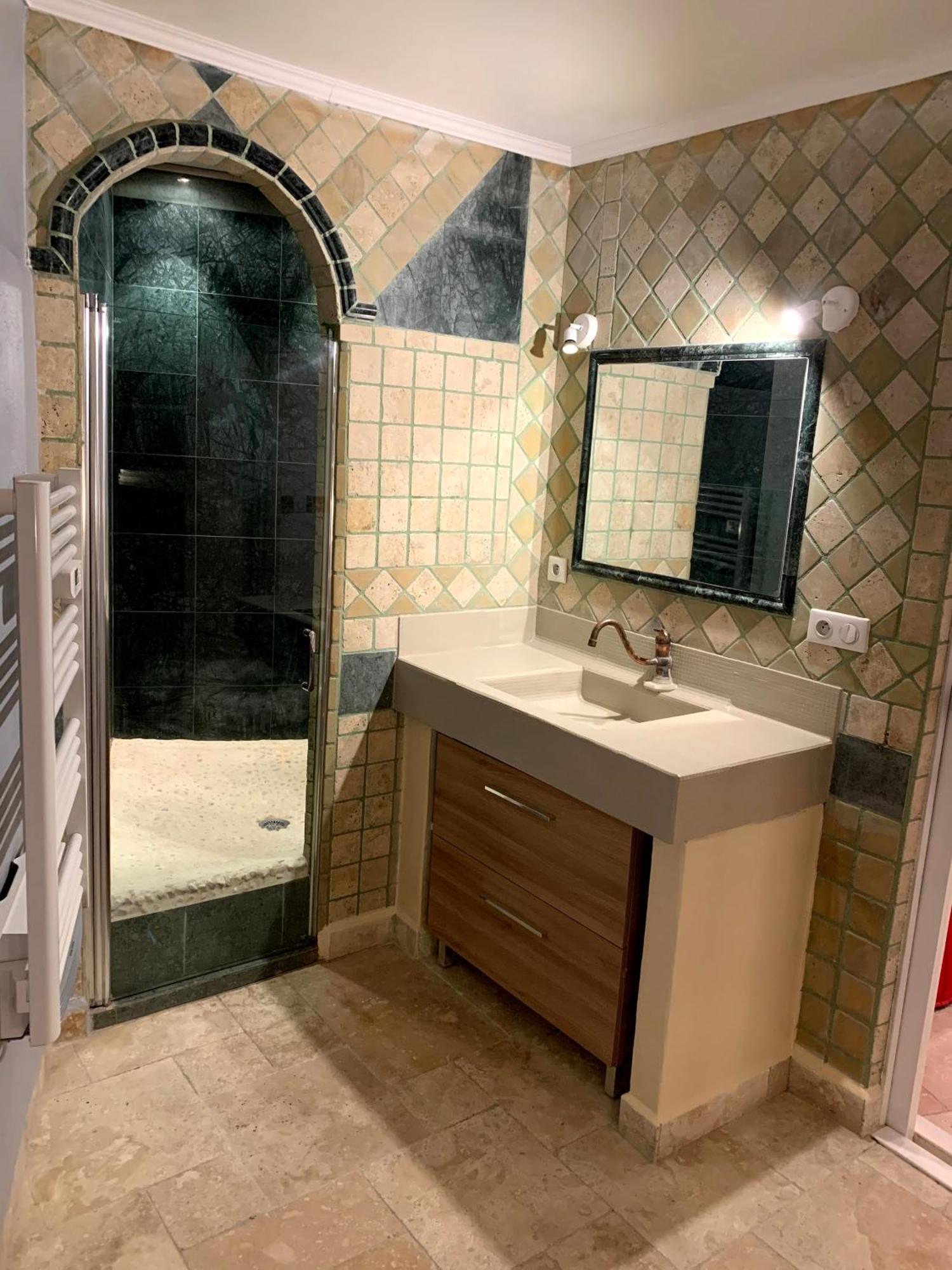 Tres Bel Appartement Cosy Et Chaleureux A Nîmes Exteriér fotografie