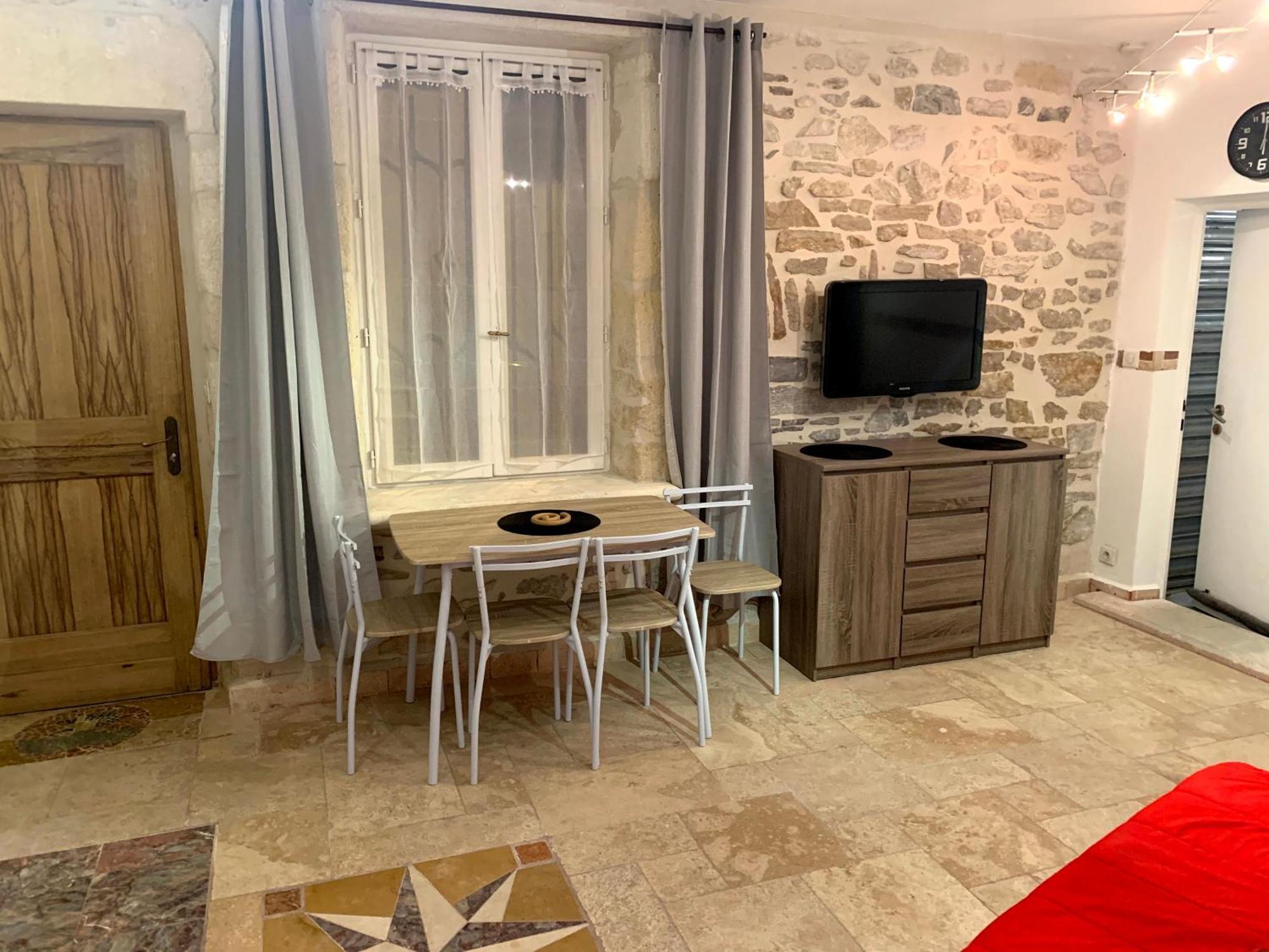 Tres Bel Appartement Cosy Et Chaleureux A Nîmes Exteriér fotografie